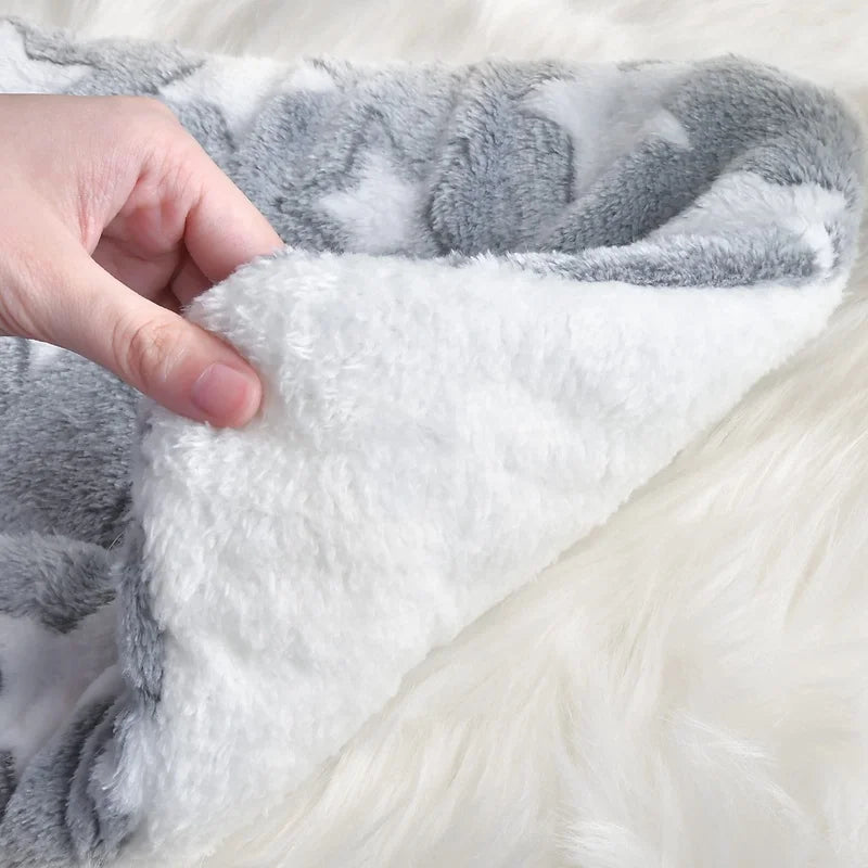 Soft &amp; Warm Pet Sleeping Blanket for Cats &amp; Dogs