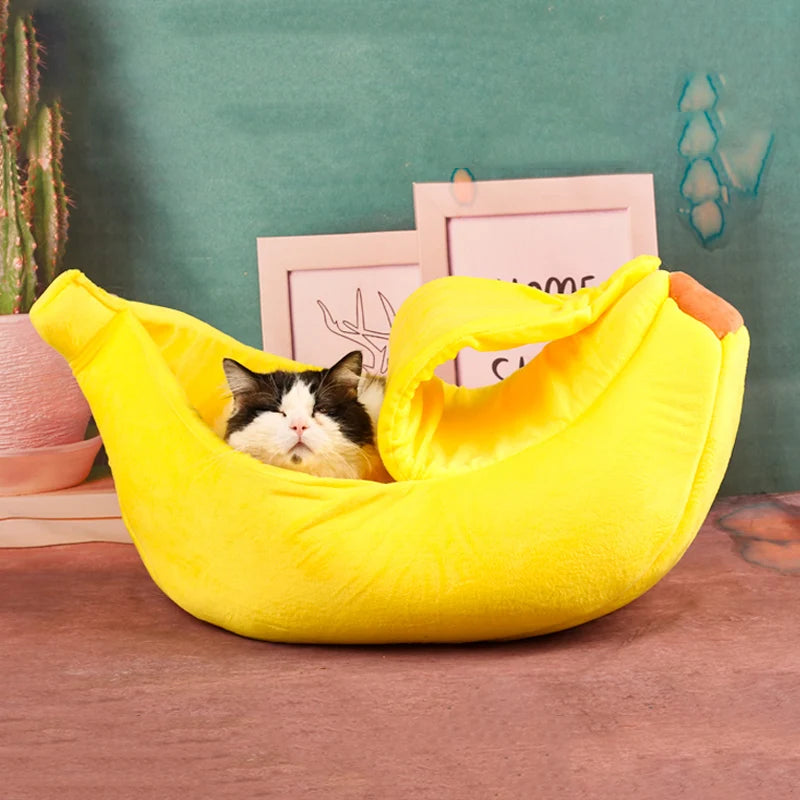 Cozy Banana-Shaped Pet Bed