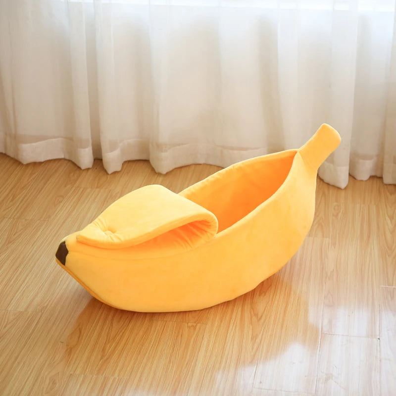 Cozy Banana-Shaped Pet Bed